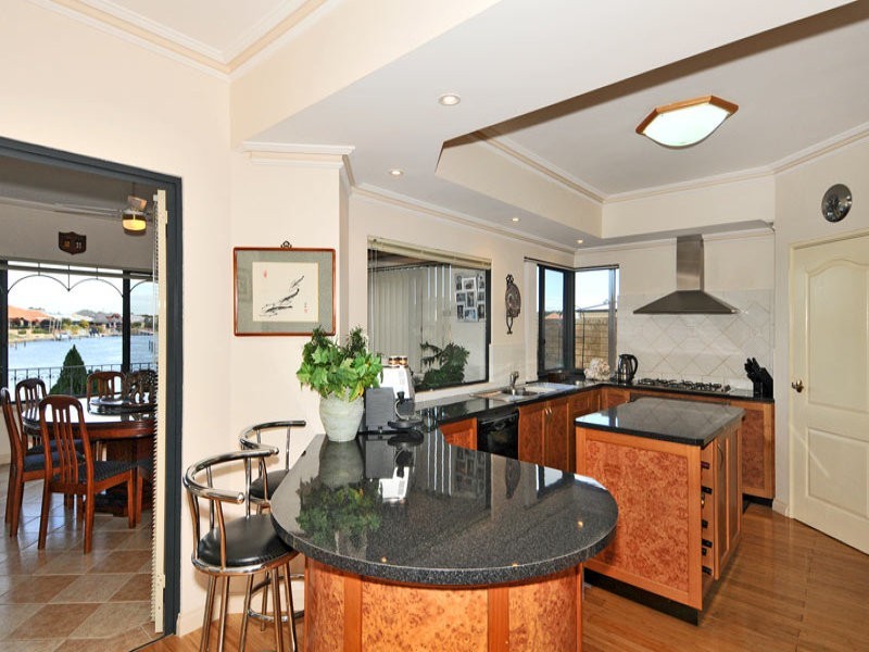 23 Finistere Island Retreat, Halls Head WA 6210