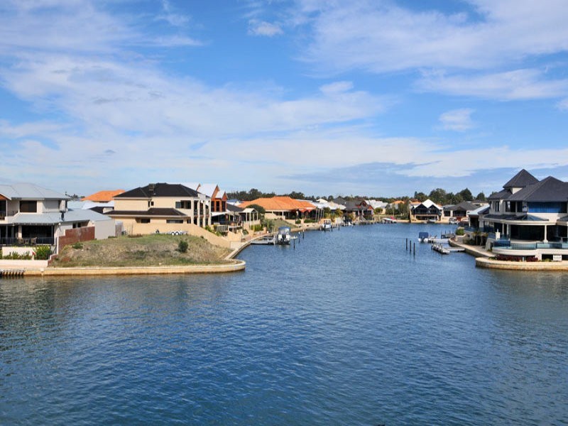 23 Finistere Island Retreat, Halls Head WA 6210