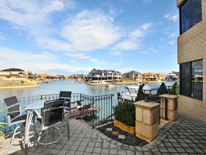 23 Finistere Island Retreat, Halls Head WA 6210