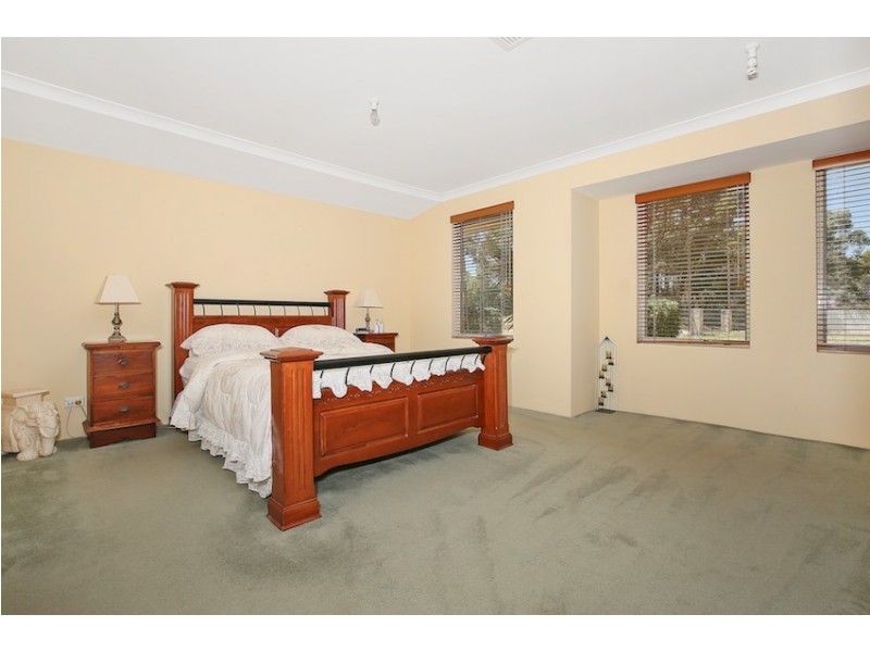 11 Parkstone Grove, Meadow Springs WA 6210