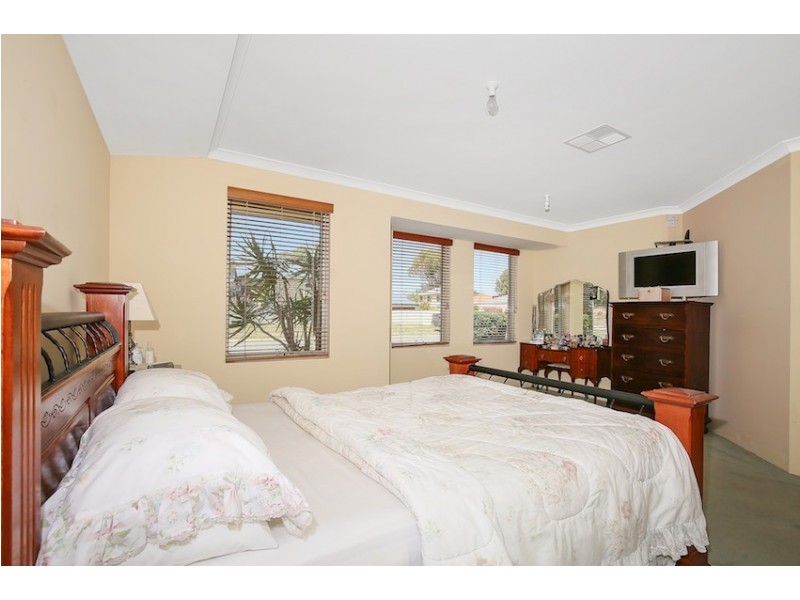 11 Parkstone Grove, Meadow Springs WA 6210