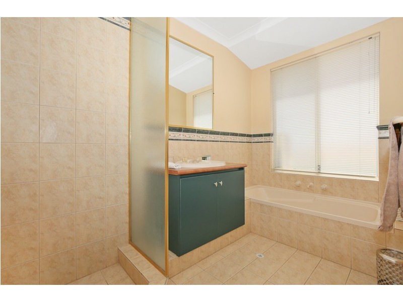 11 Parkstone Grove, Meadow Springs WA 6210