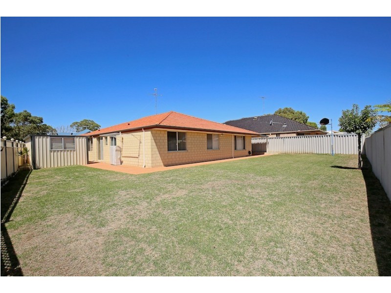 11 Parkstone Grove, Meadow Springs WA 6210