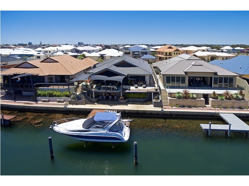 15 Ragamuffin Point, Halls Head WA 6210