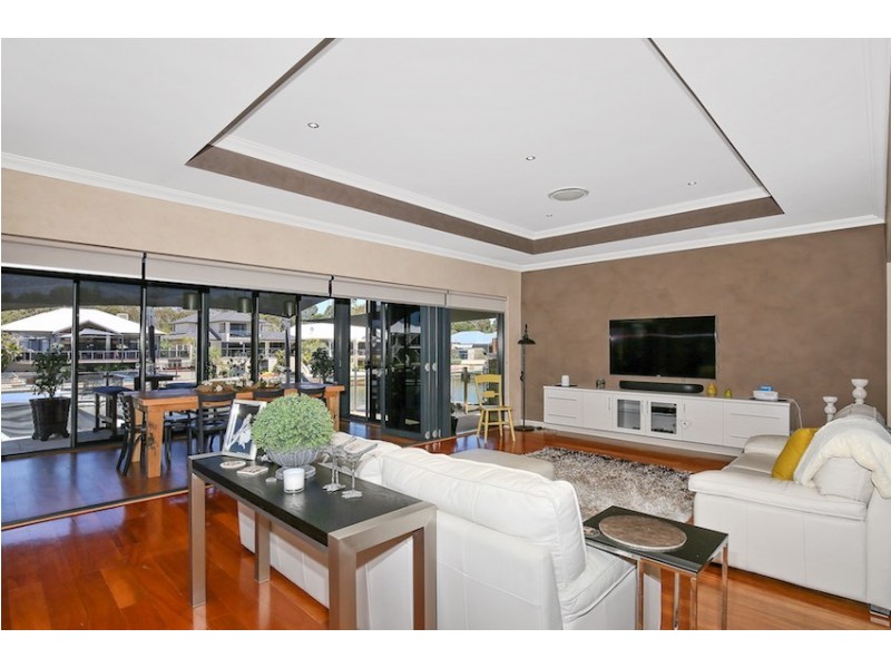 15 Ragamuffin Point, Halls Head WA 6210