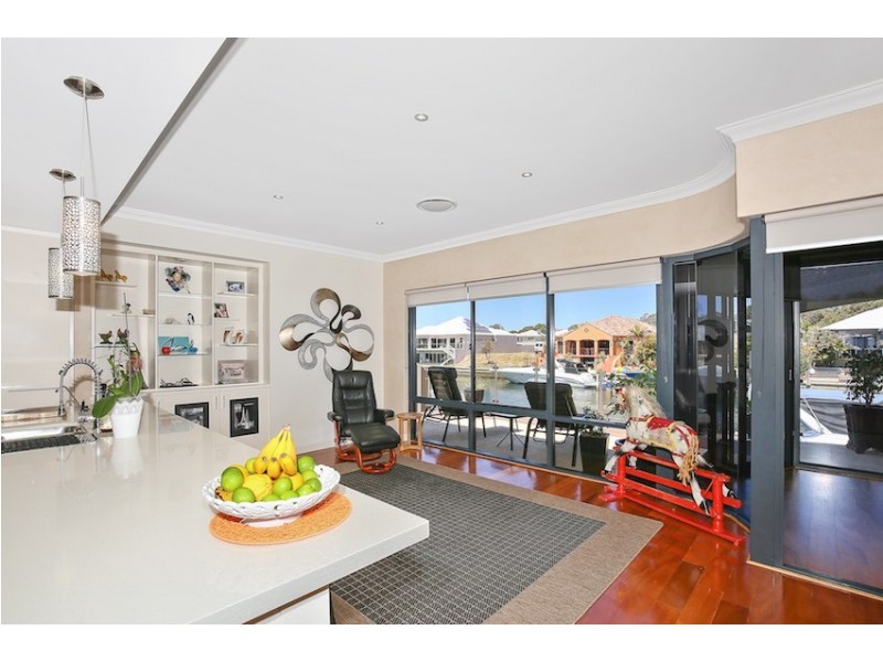 15 Ragamuffin Point, Halls Head WA 6210