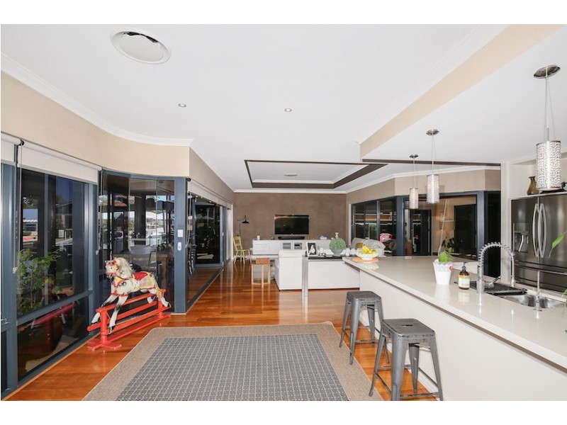 15 Ragamuffin Point, Halls Head WA 6210