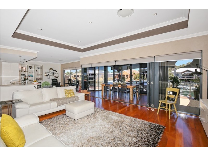 15 Ragamuffin Point, Halls Head WA 6210