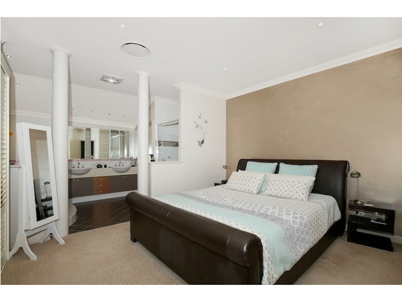 15 Ragamuffin Point, Halls Head WA 6210