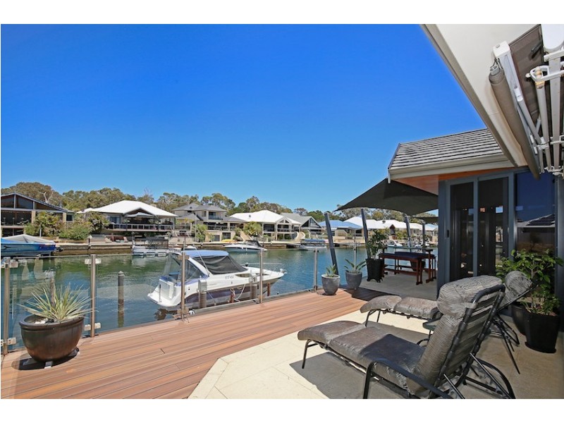 15 Ragamuffin Point, Halls Head WA 6210