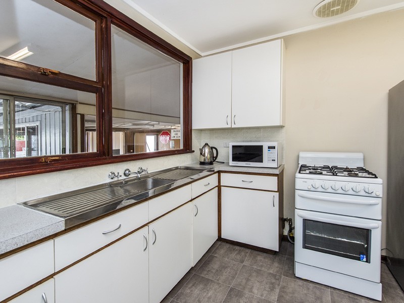 9 Henson Street, Silver Sands WA 6210