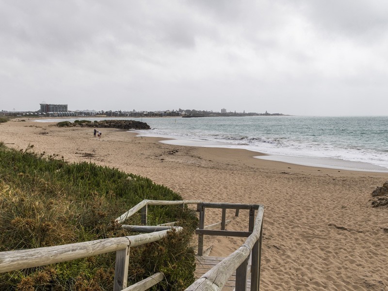 9 Henson Street, Silver Sands WA 6210