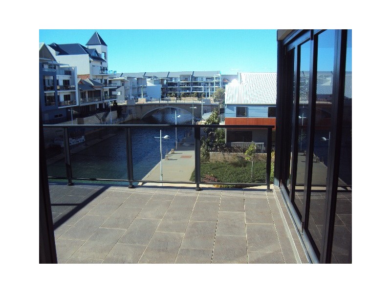 2/9 Dorsodura Way, Mandurah WA 6210