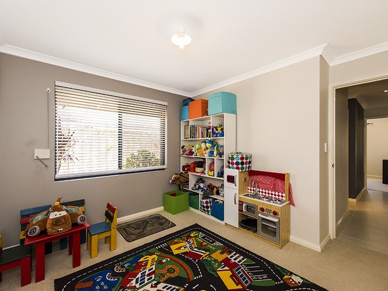 16 Yindana Boulevard, Lakelands WA 6180
