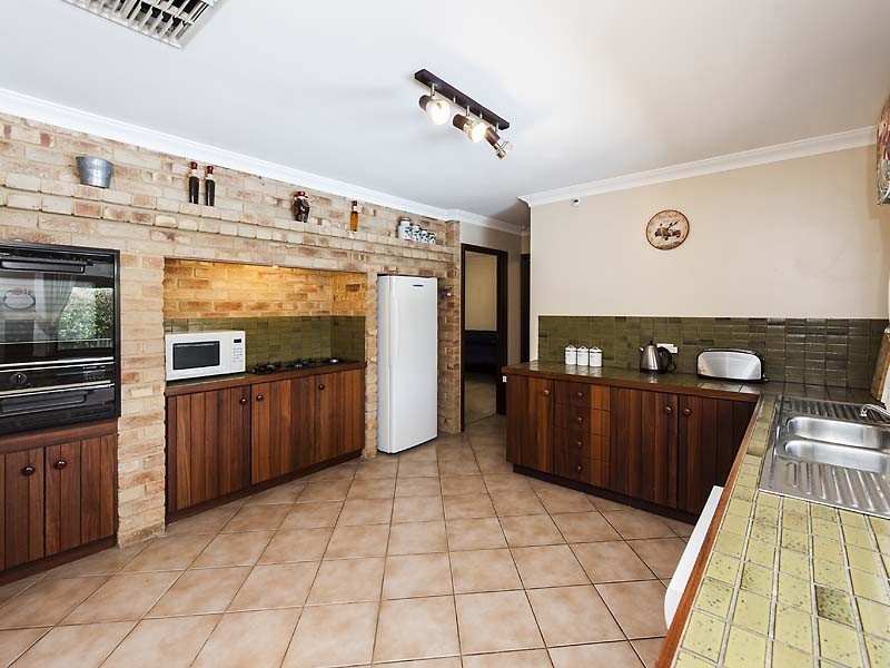 6 Fairfield Way, Halls Head WA 6210