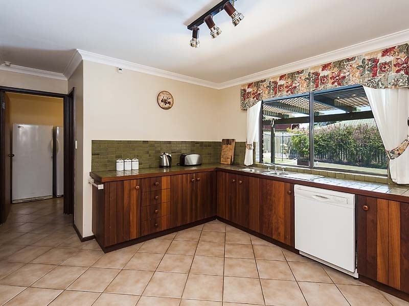 6 Fairfield Way, Halls Head WA 6210