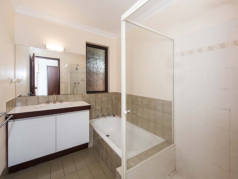 6 Fairfield Way, Halls Head WA 6210