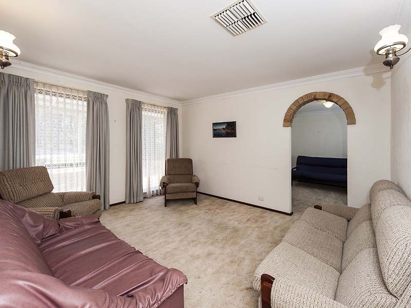 6 Fairfield Way, Halls Head WA 6210