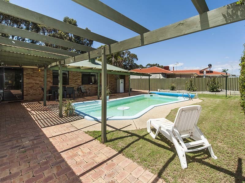 6 Fairfield Way, Halls Head WA 6210