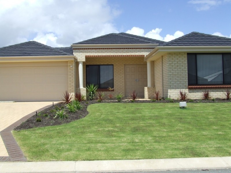 4 Marsdenia Road, Halls Head WA 6210