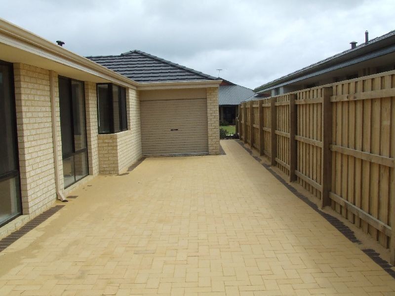 4 Marsdenia Road, Halls Head WA 6210