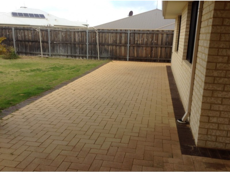 4 Marsdenia Road, Halls Head WA 6210