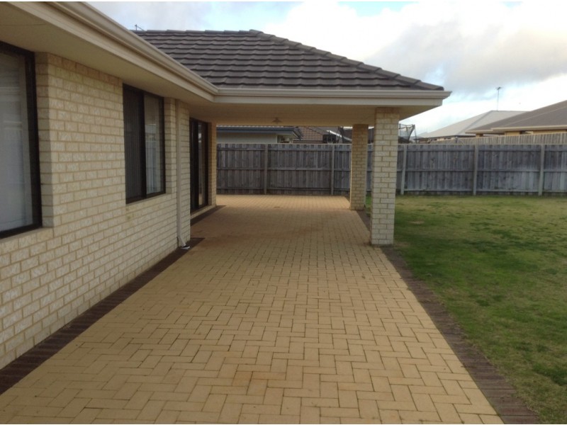 4 Marsdenia Road, Halls Head WA 6210
