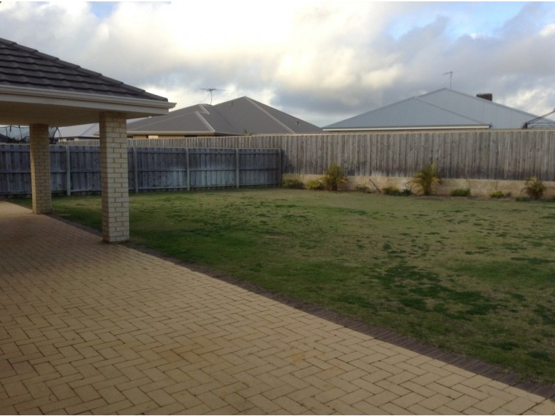 4 Marsdenia Road, Halls Head WA 6210