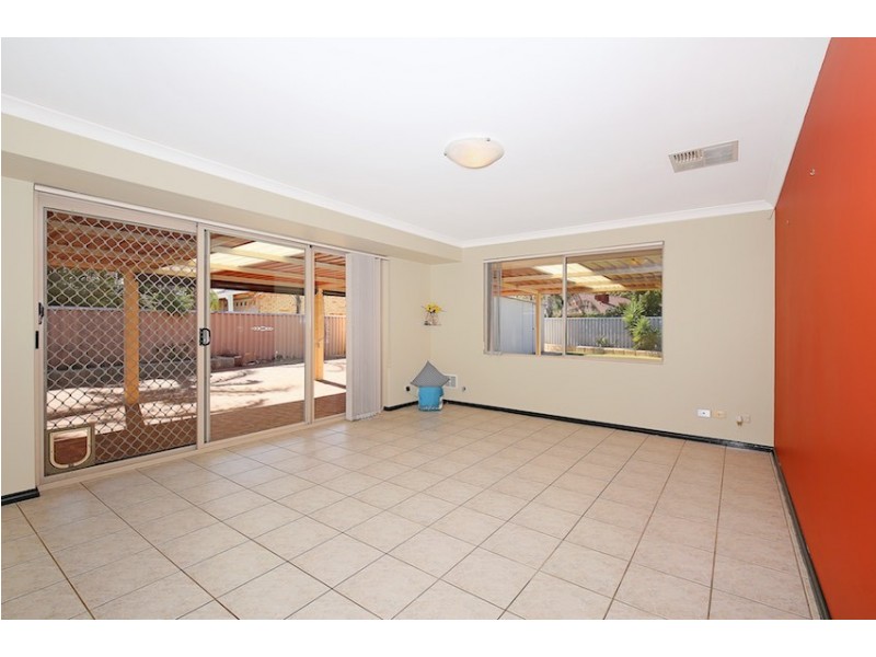 4 Shanto Court, Dudley Park WA 6210