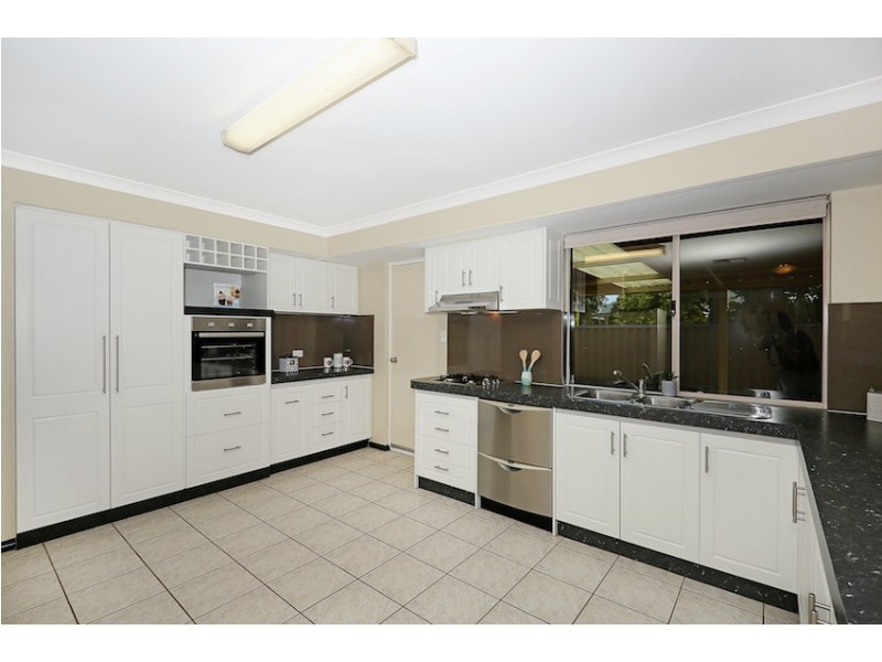 4 Shanto Court, Dudley Park WA 6210