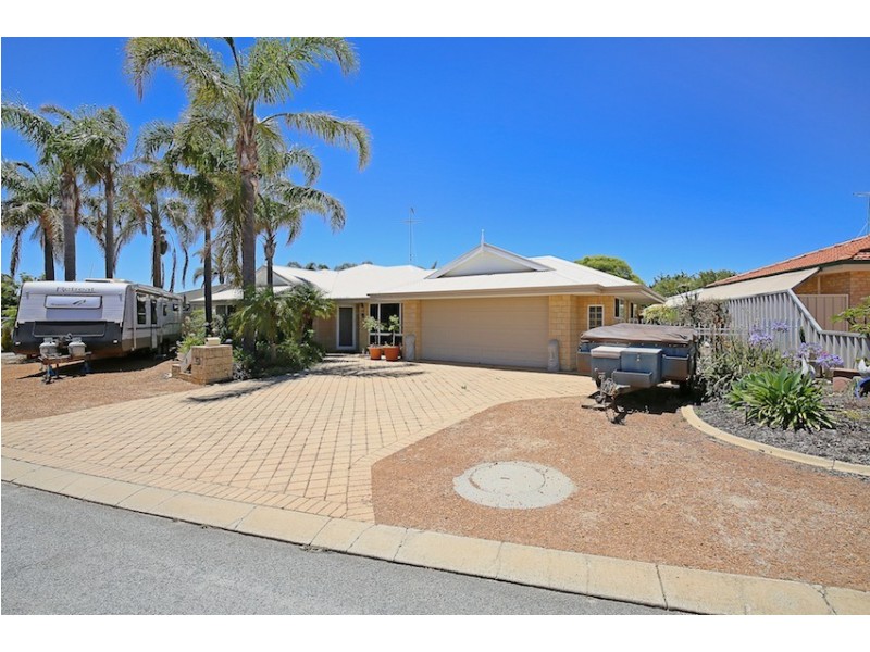 8 Muntries Place, Halls Head WA 6210