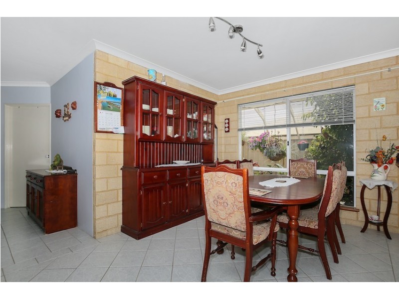 8 Muntries Place, Halls Head WA 6210