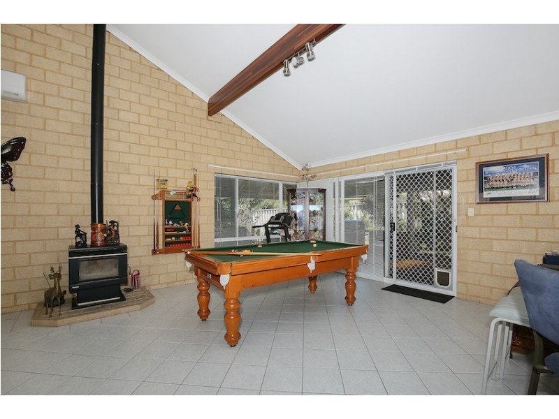 8 Muntries Place, Halls Head WA 6210