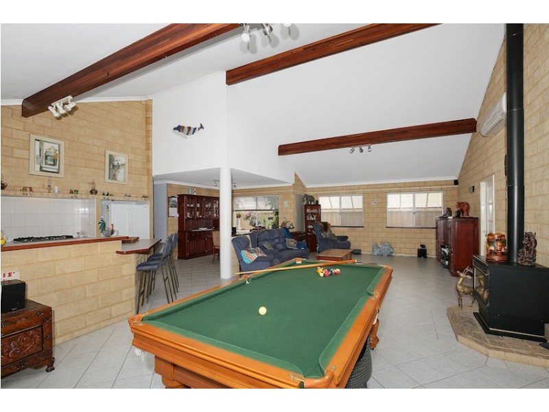 8 Muntries Place, Halls Head WA 6210