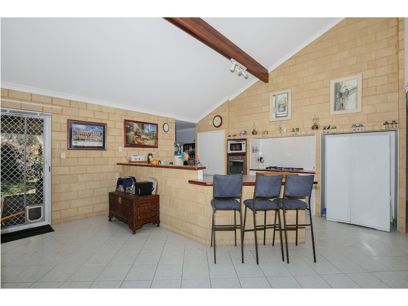 8 Muntries Place, Halls Head WA 6210