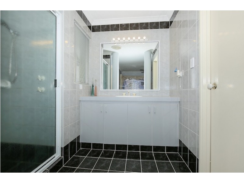 8 Muntries Place, Halls Head WA 6210