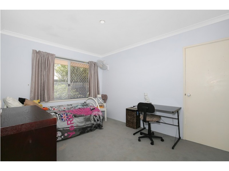 8 Muntries Place, Halls Head WA 6210