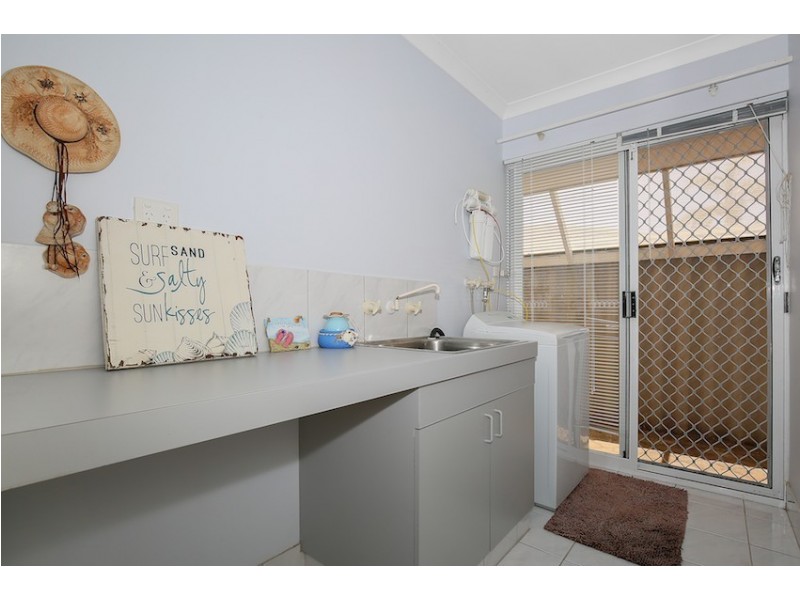 8 Muntries Place, Halls Head WA 6210