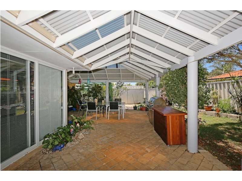 8 Muntries Place, Halls Head WA 6210