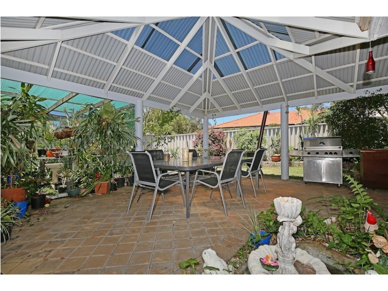 8 Muntries Place, Halls Head WA 6210