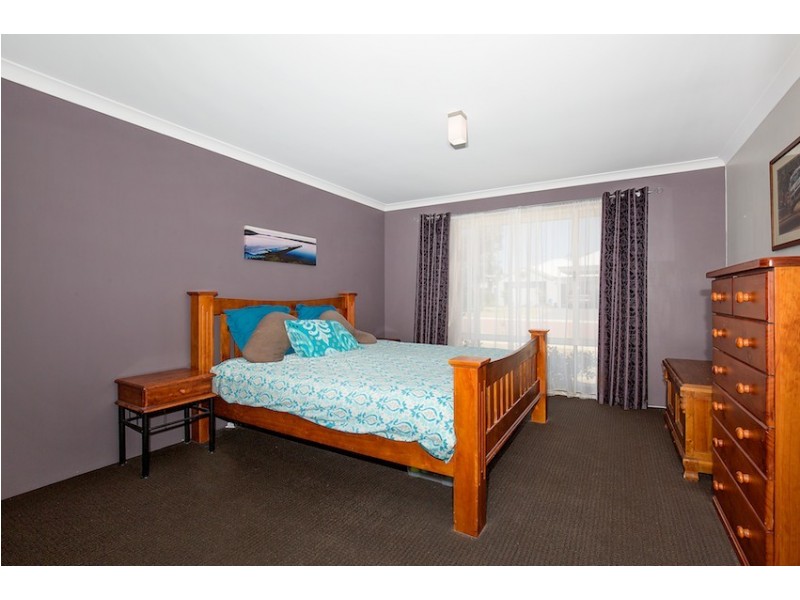 3 Indoon Way, Lakelands WA 6180