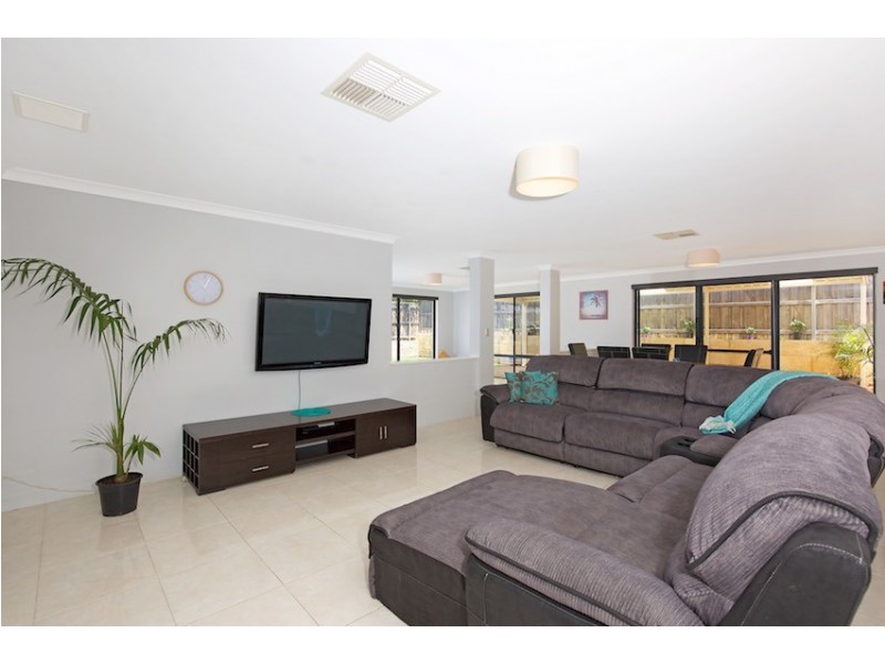 9 Calytrix Way, Halls Head WA 6210