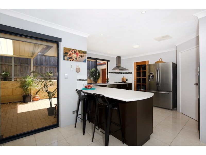 9 Calytrix Way, Halls Head WA 6210