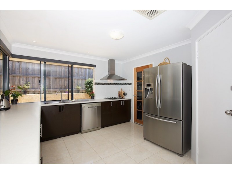 9 Calytrix Way, Halls Head WA 6210