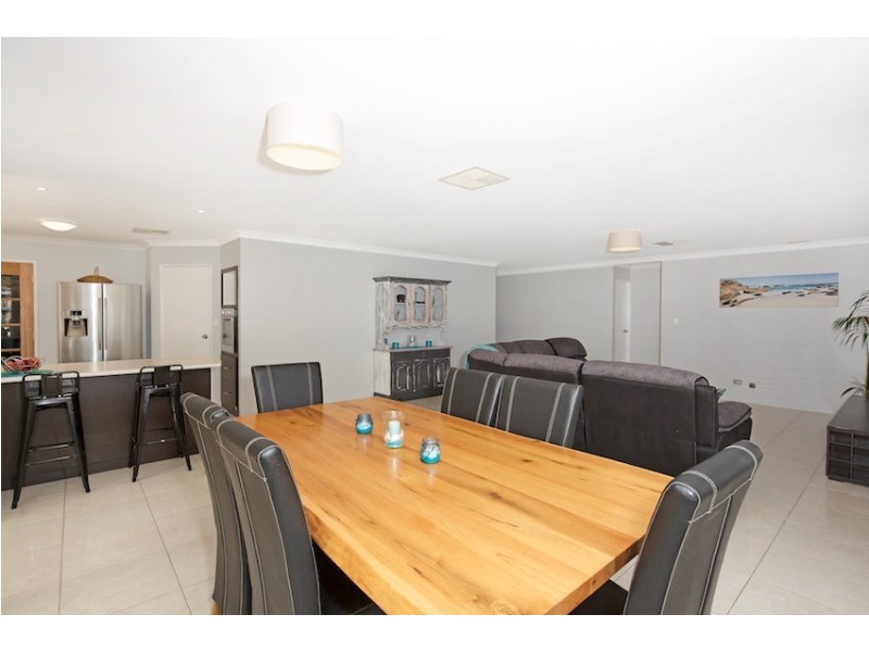 9 Calytrix Way, Halls Head WA 6210