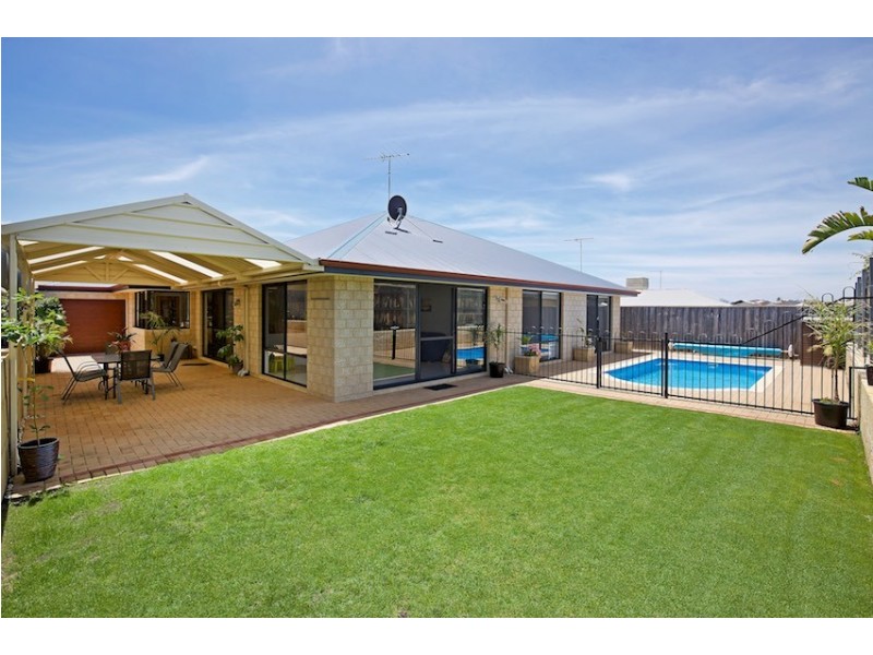 9 Calytrix Way, Halls Head WA 6210