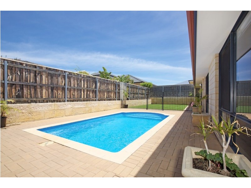 9 Calytrix Way, Halls Head WA 6210