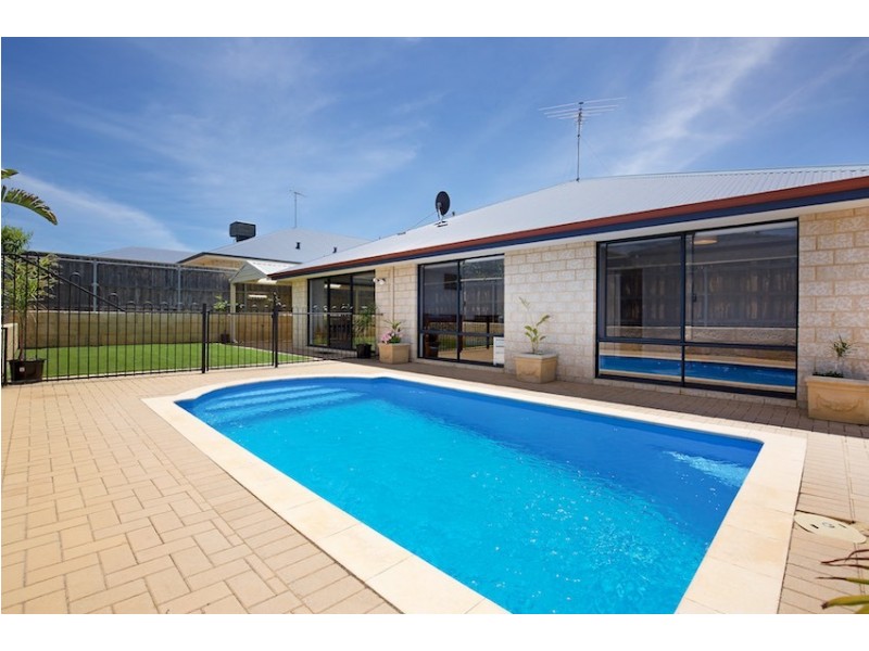 9 Calytrix Way, Halls Head WA 6210