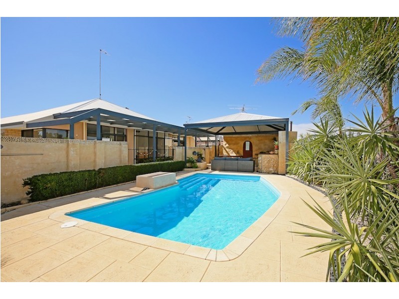 8 Karon Vista, Halls Head WA 6210