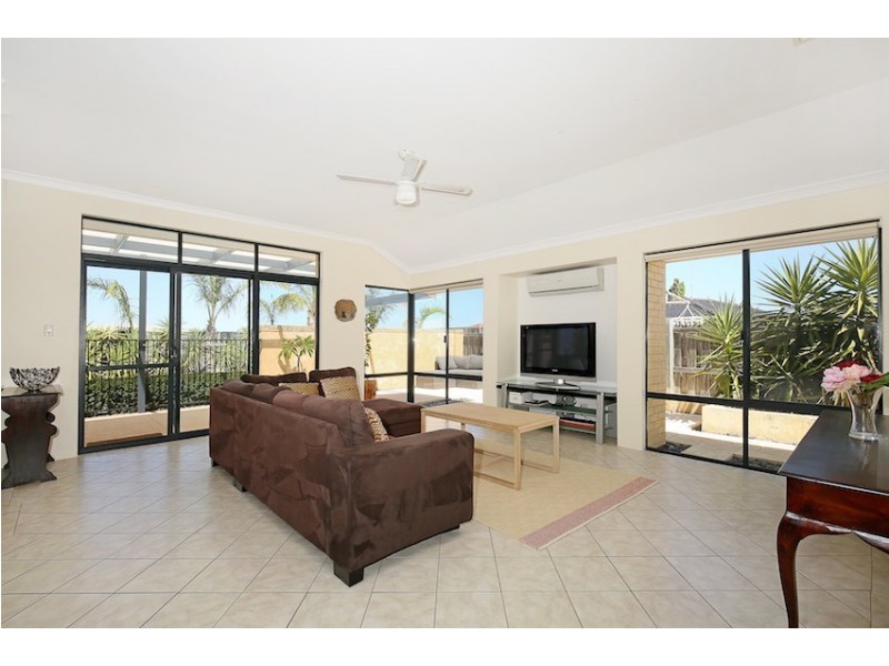 8 Karon Vista, Halls Head WA 6210
